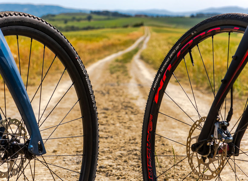 vittoria: Hochwertige Reifen für jeden Untergrund ¦ Des pneus de haute qualité pour tous les terrains